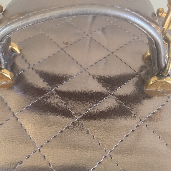 VINTAGE Walborg Quilted Box Purse - Picture 13 of 15